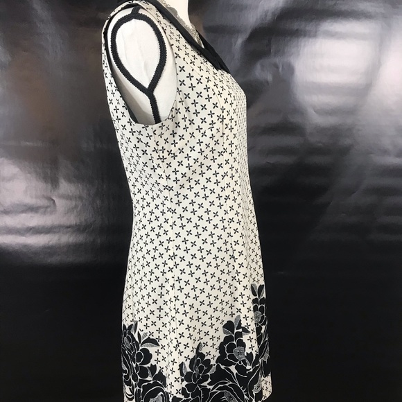 Esley White Dress with Flower Print - Picture 5 of 8